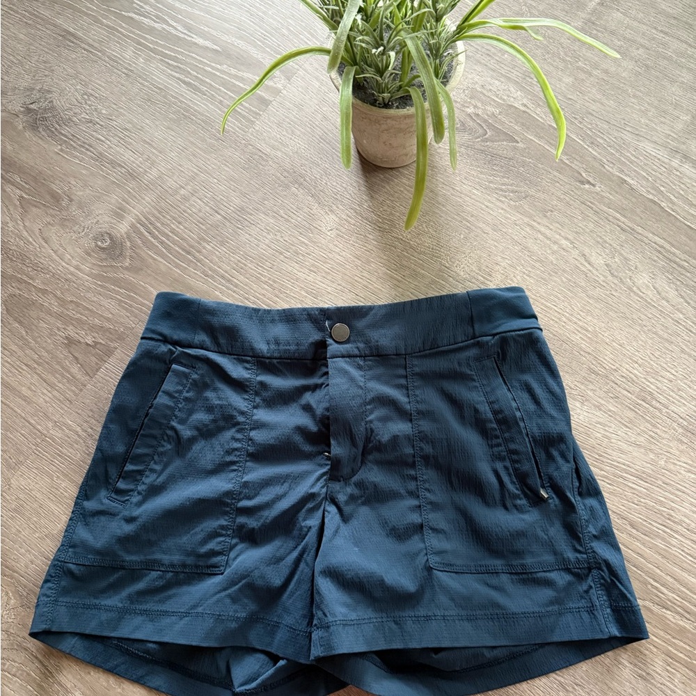 Athleta Blue Cargo Shorts Lightweight Summer Essential